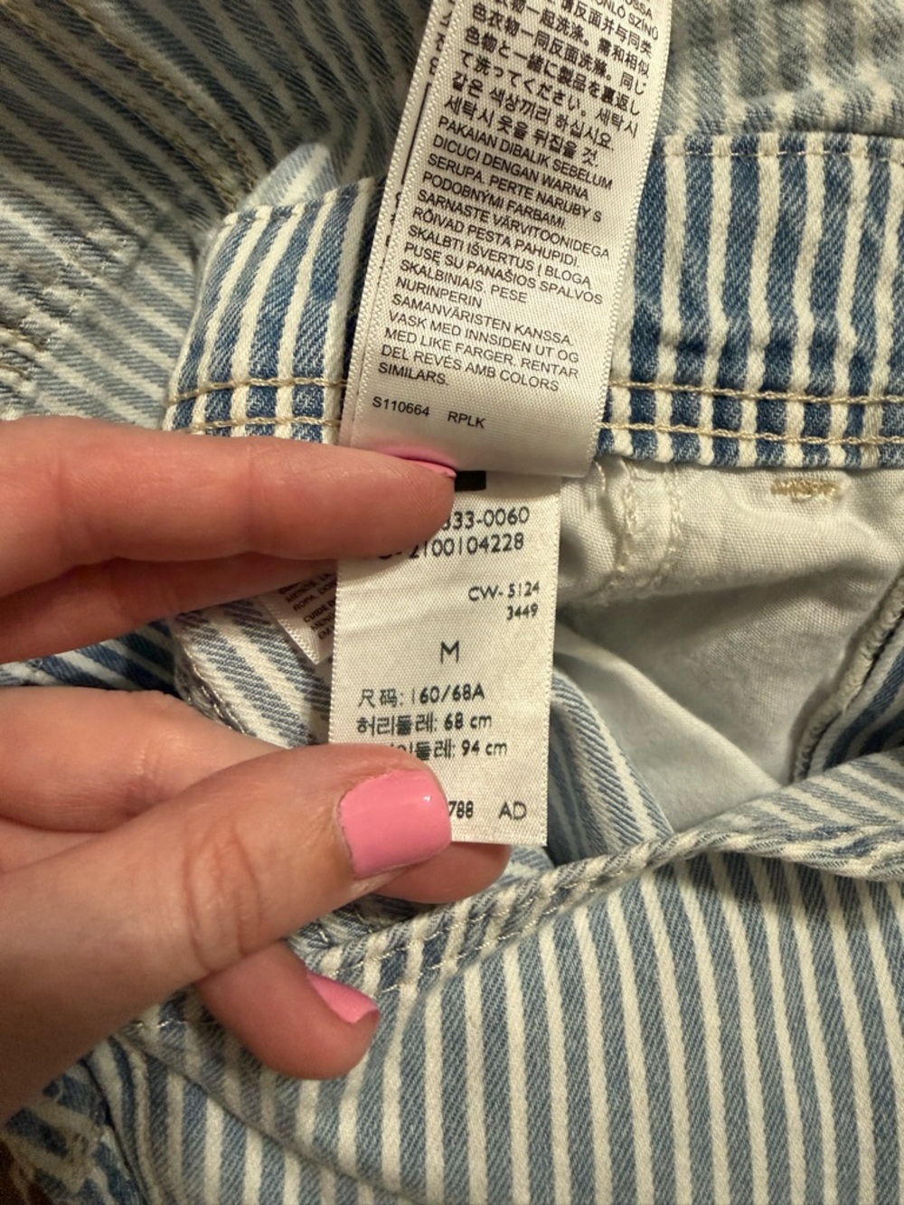 Levi's Women’s Vintage Shortalls - Picture 4 of 5